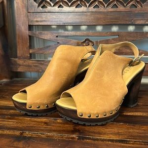 Buff brown sandles size 9